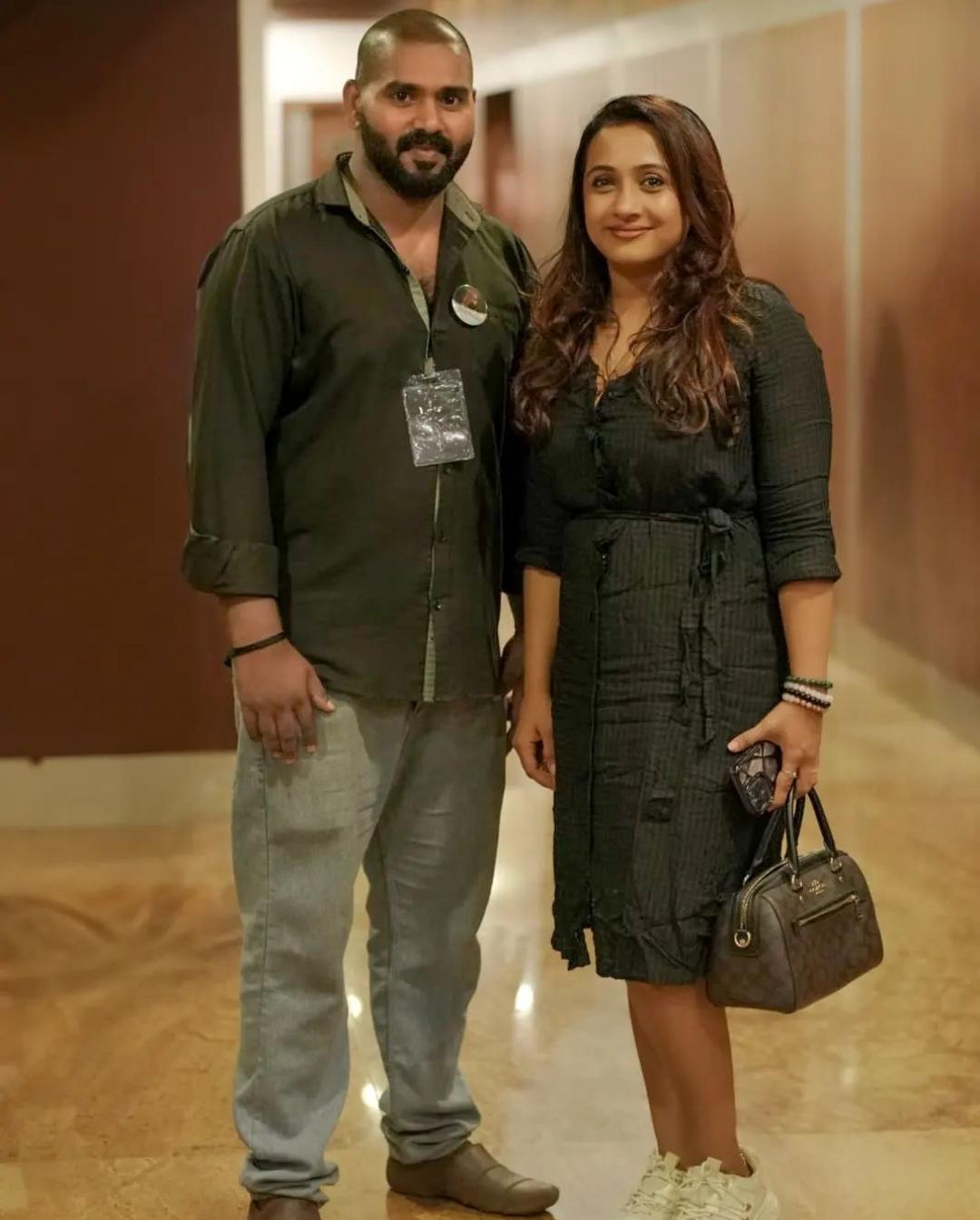 ROMANTIC FAMILY BEAUTY LOUNGE CHARUMOODU
