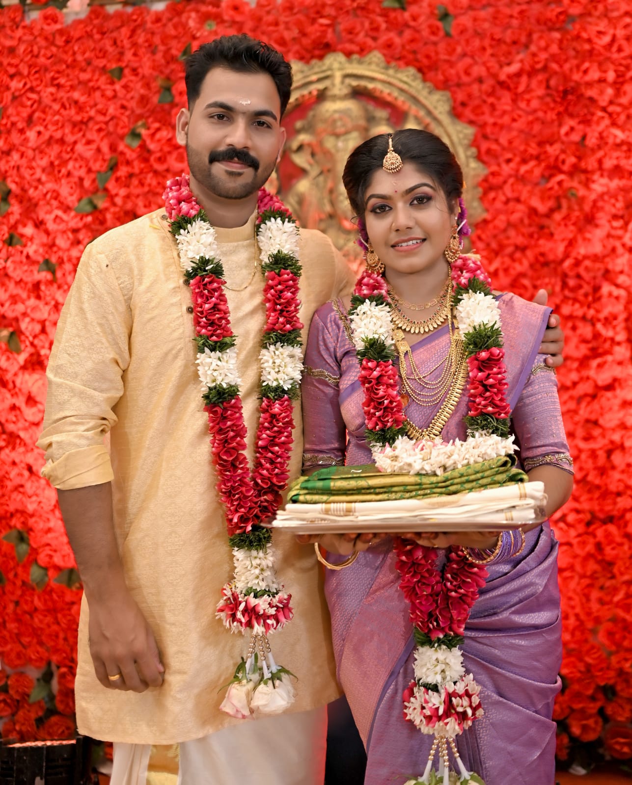 ROMANTIC FAMILY BEAUTY LOUNGE CHARUMOODU
